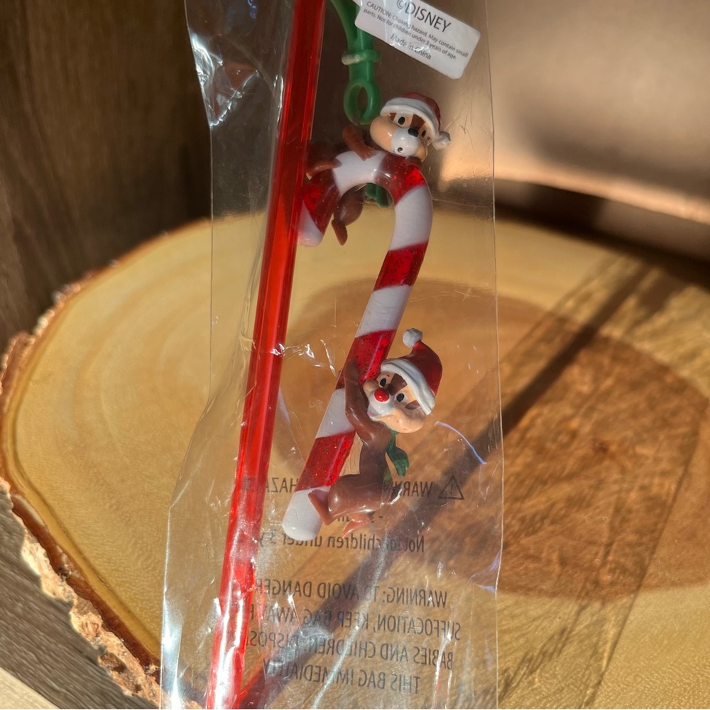 Chip and dale straw and clip. NWT